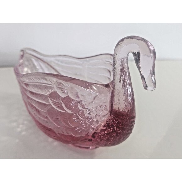 Vintage Fenton Pink Art Glass Swan Trinket/Candy Bowl 4.5" x 3 3/4" - Picture 1 of 10